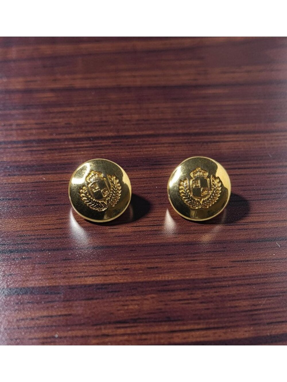 Vintage Original Liz Claiborne Gold Tone Crest Logo Earrings – Classic Round Stu
